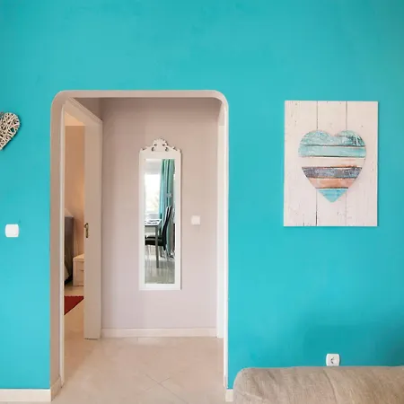 Blue House Apartment *